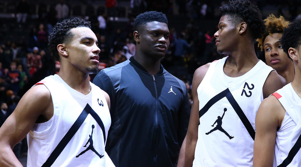 zion_williamson_cam_reddish_tre_jones_talking.jpg